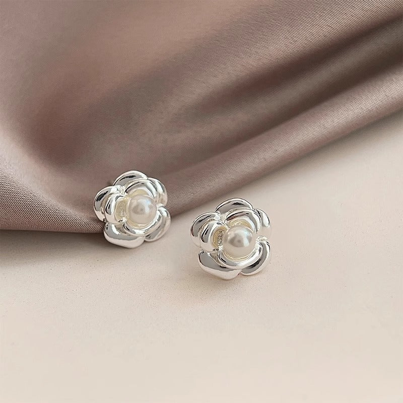 Romantic Pearl Earring for Special Moments