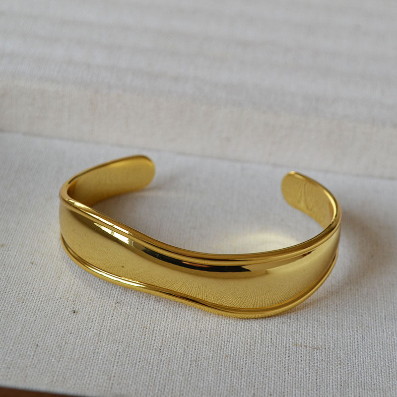 Stunning Gold Bracelet for Daily Wear