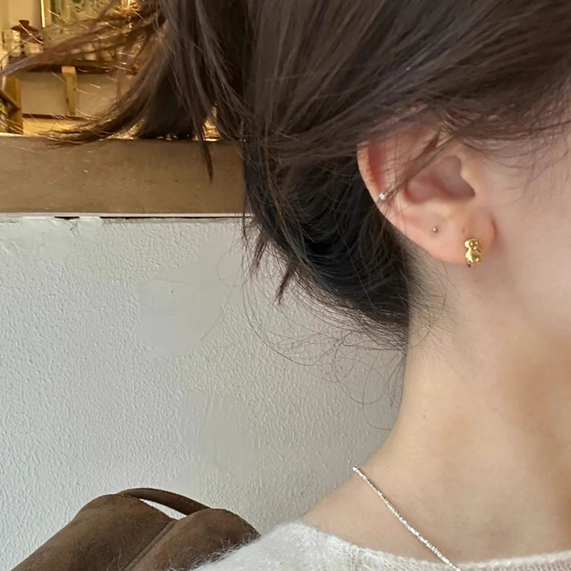 Classic Gold Earring with Timeless Appeal