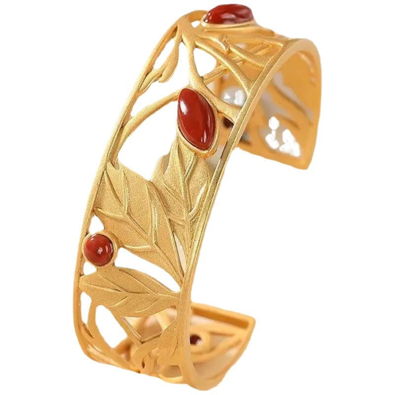 Romantic Gold Bracelet for Special Moments