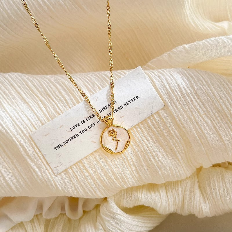 Classic Gold Necklace with Timeless Appeal