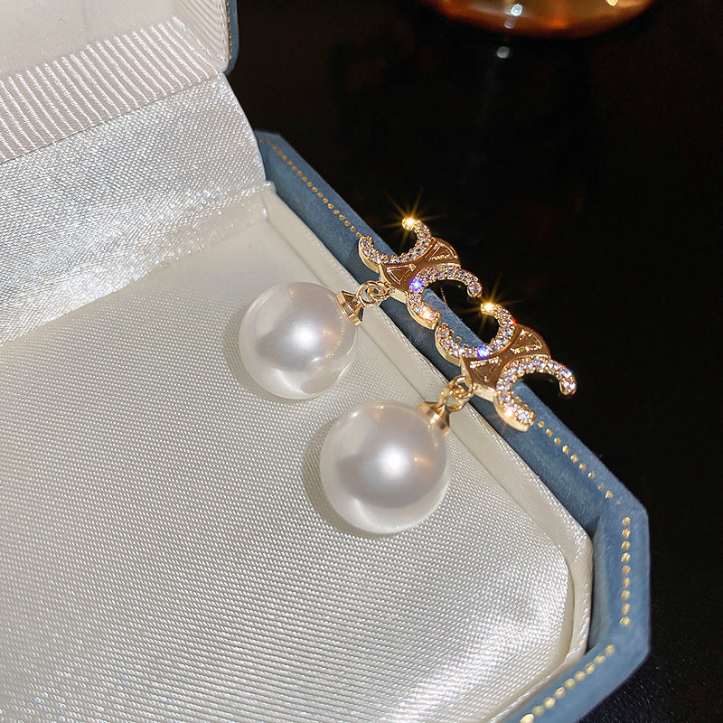 Romantic Pearl Earring for Special Moments