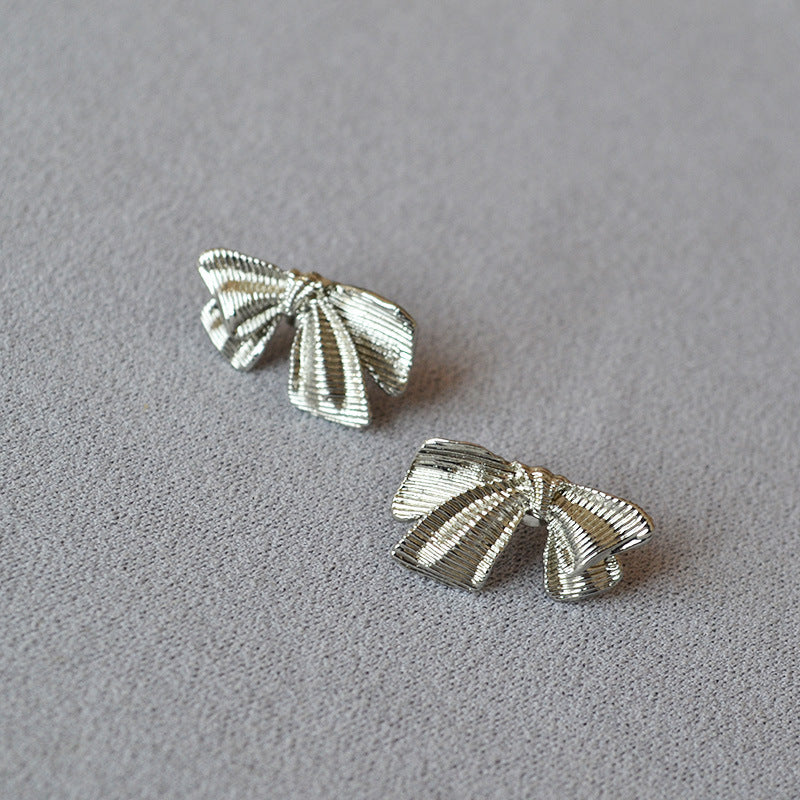 Classic Gold Earring with Timeless Appeal