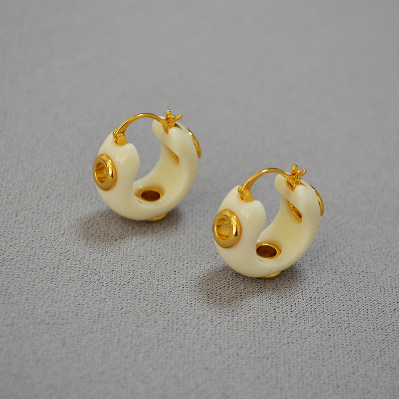 Classic Gold Earring with Timeless Appeal
