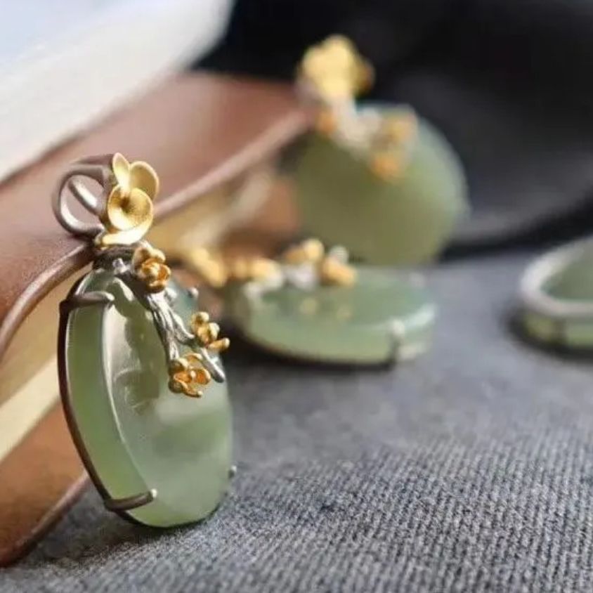 Classic Gold Necklace with Timeless Appeal
