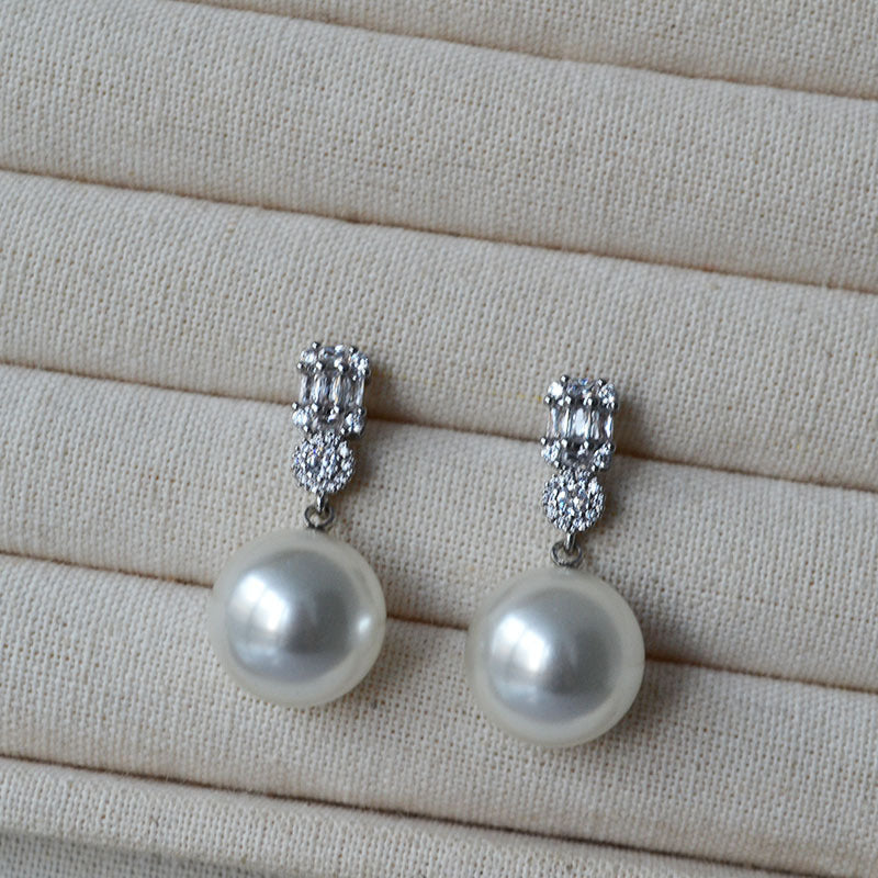 Beautiful Silver Earring with Unique Style
