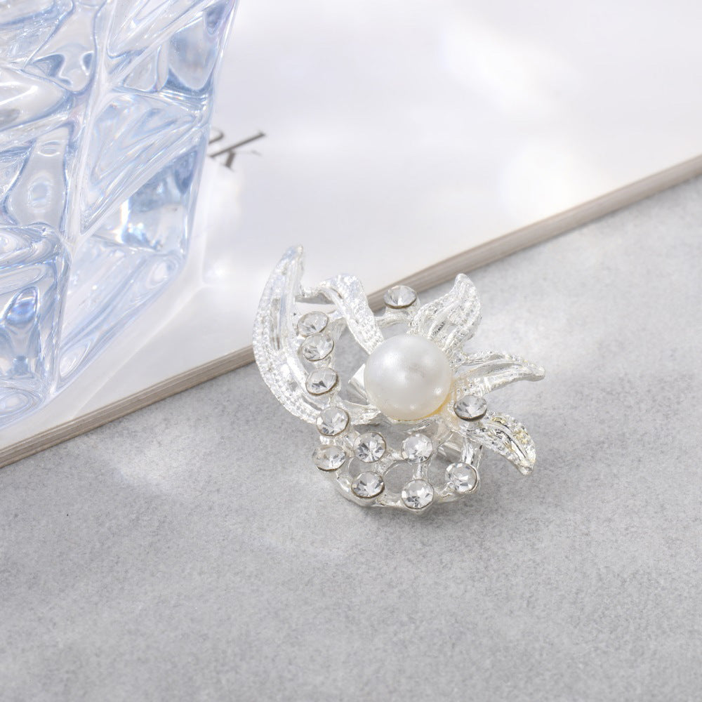 Classic Pearl Piece with Timeless Appeal