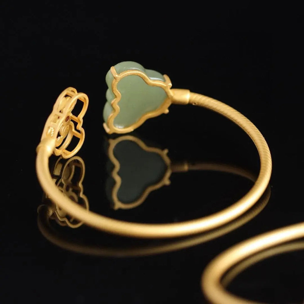 Romantic Gold Bracelet for Special Moments