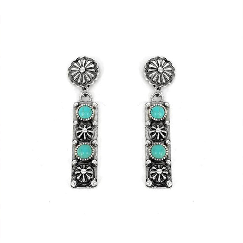 Charming Silver Earring for Any Occasion