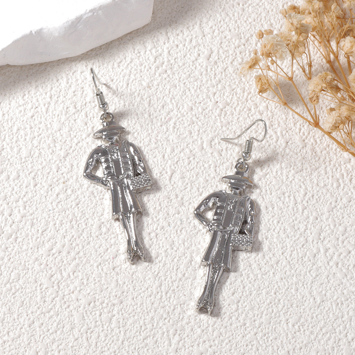Classic Gold Earring with Timeless Appeal