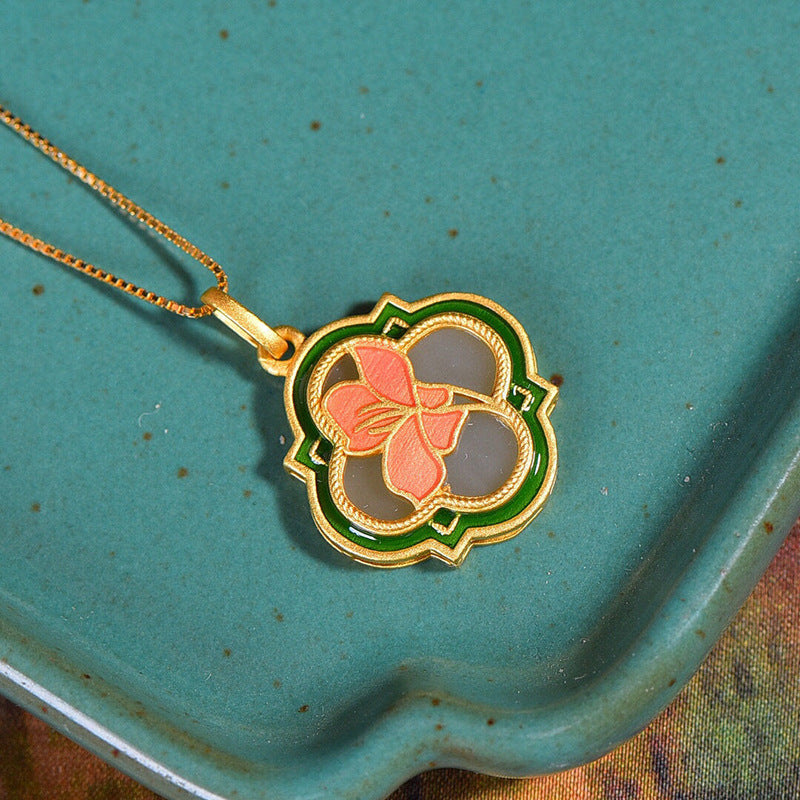 Classic Silver Necklace with Timeless Appeal