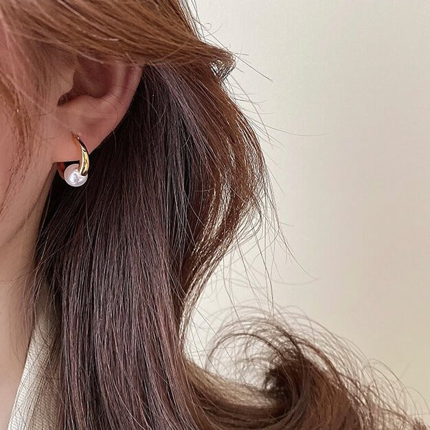 Classic Pearl Earring with Timeless Appeal