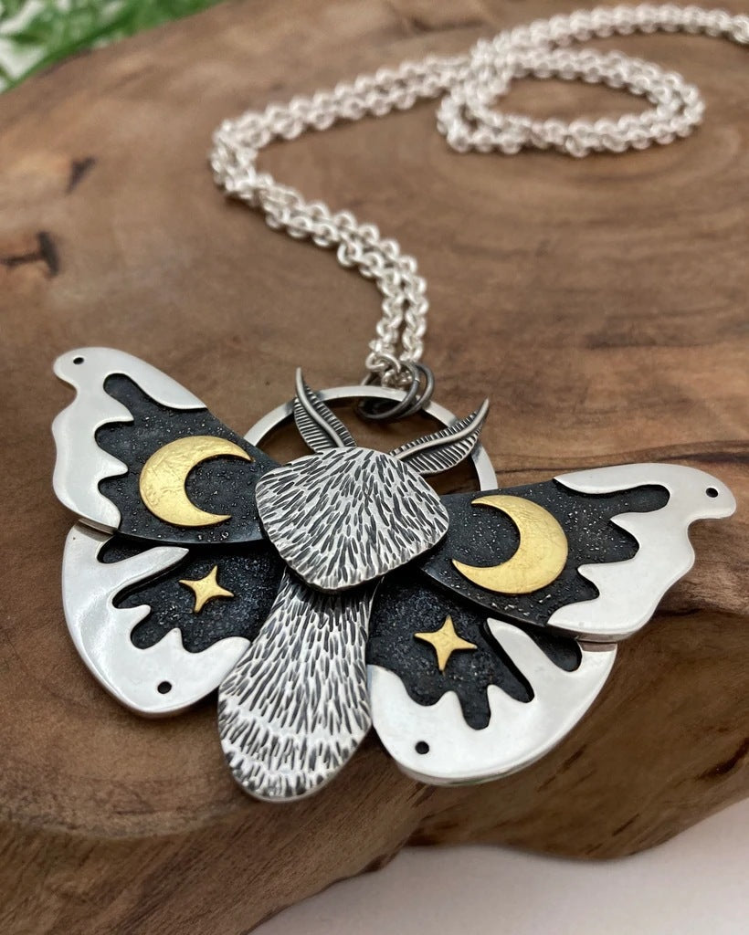 Classic Silver Necklace with Timeless Appeal