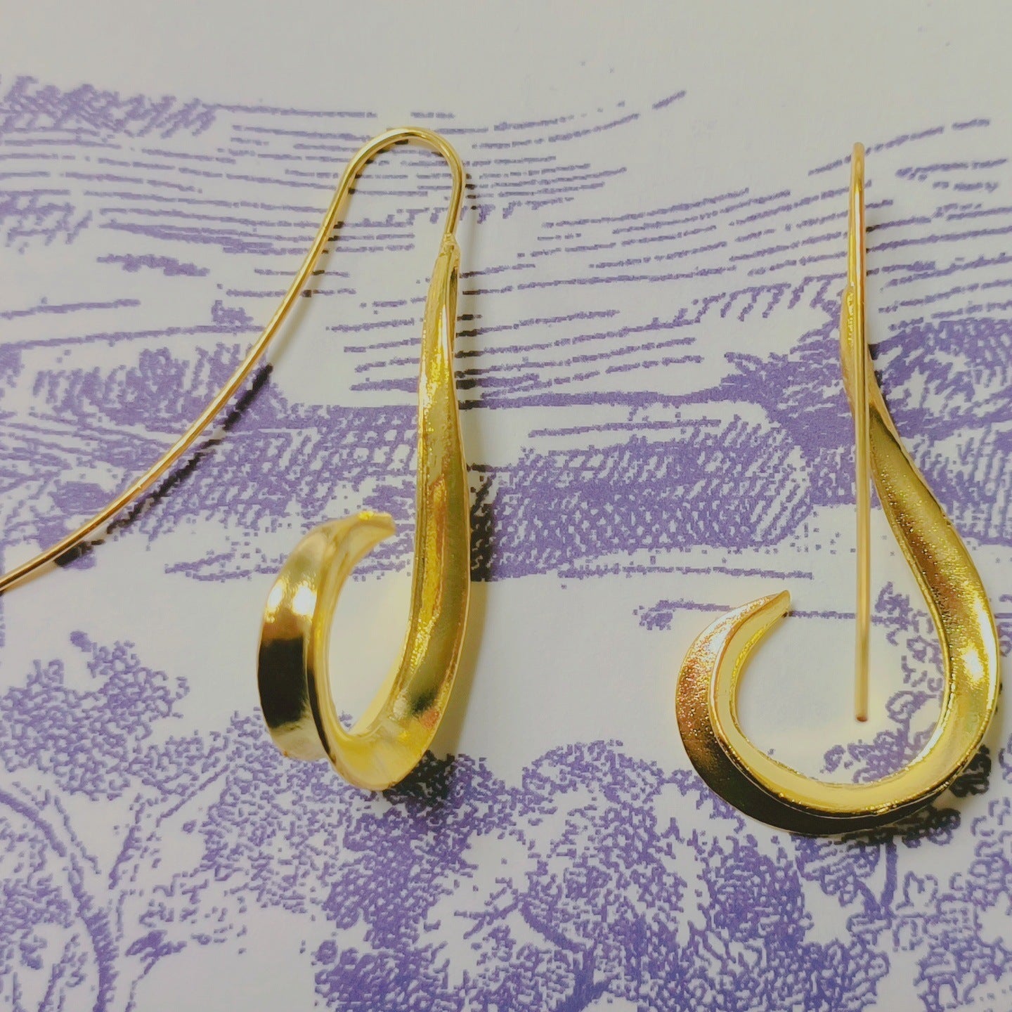Beautiful Gold Earring with Unique Style