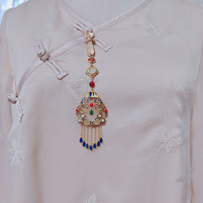 Classic Pendant with Timeless Appeal