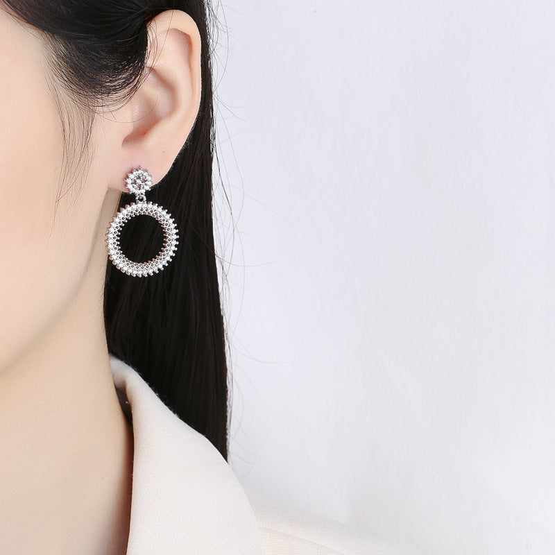 Charming Silver Earring for Any Occasion