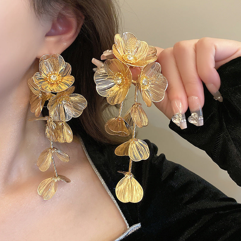Elegant Gold Earring for Every Occasion