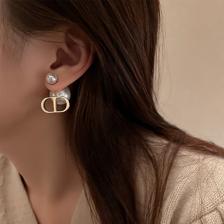 Classic Pearl Earring with Timeless Appeal