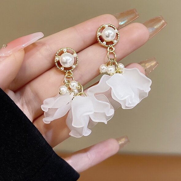 Romantic Pearl Earring for Special Moments