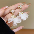 Romantic Pearl Earring for Special Moments