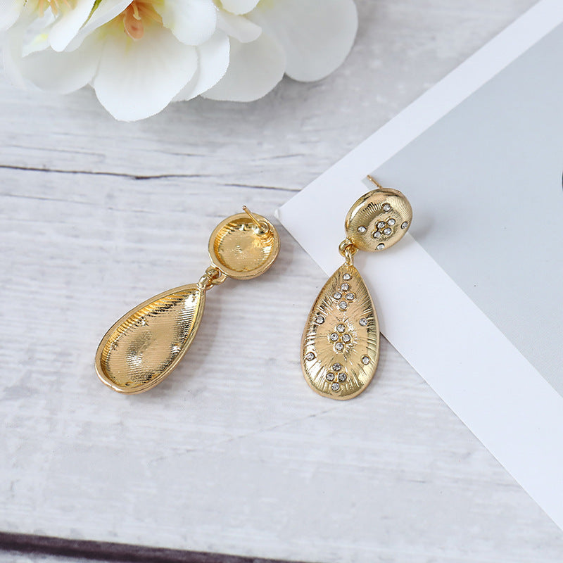 Elegant Gold Earring for Every Occasion