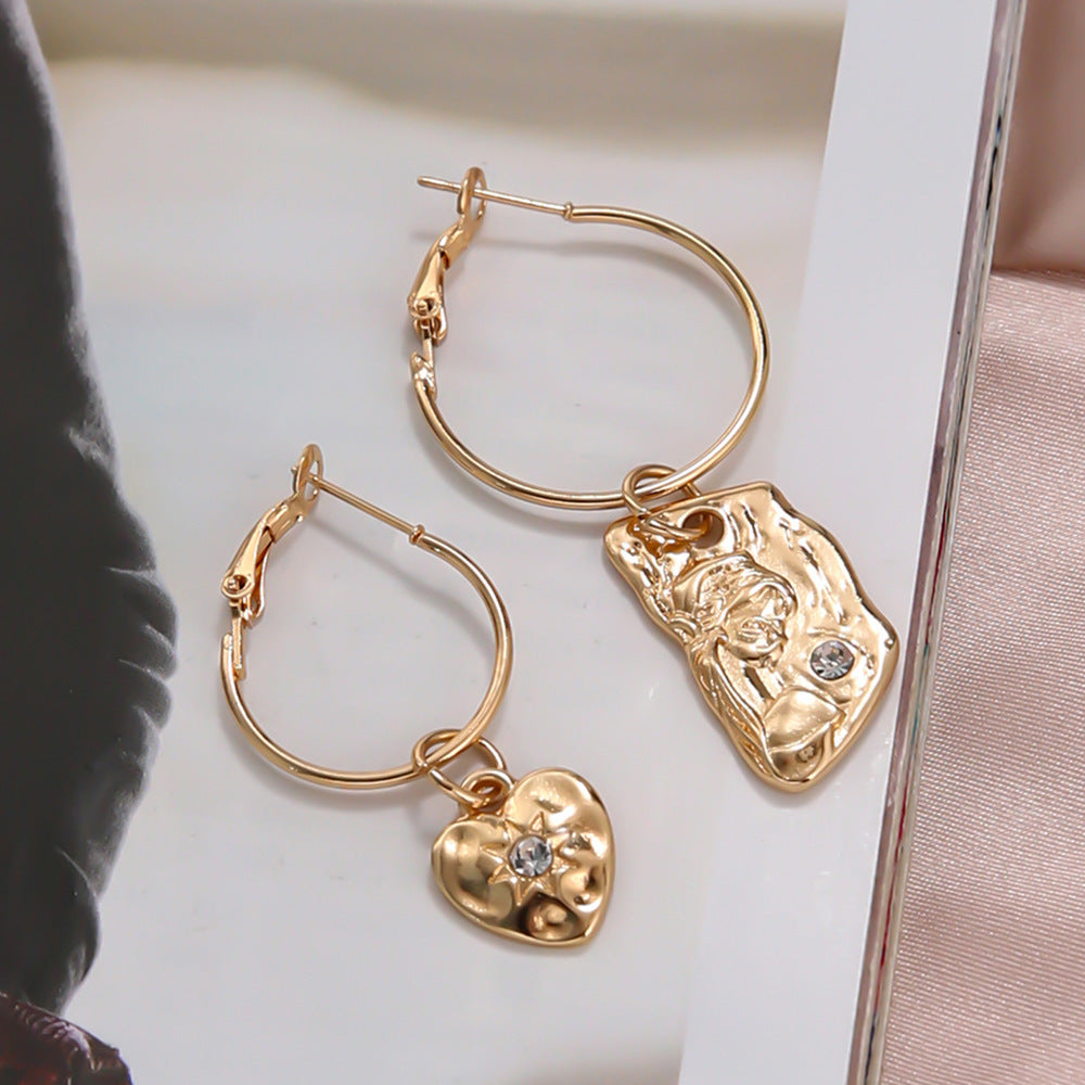 Charming Gold Earring for Any Occasion