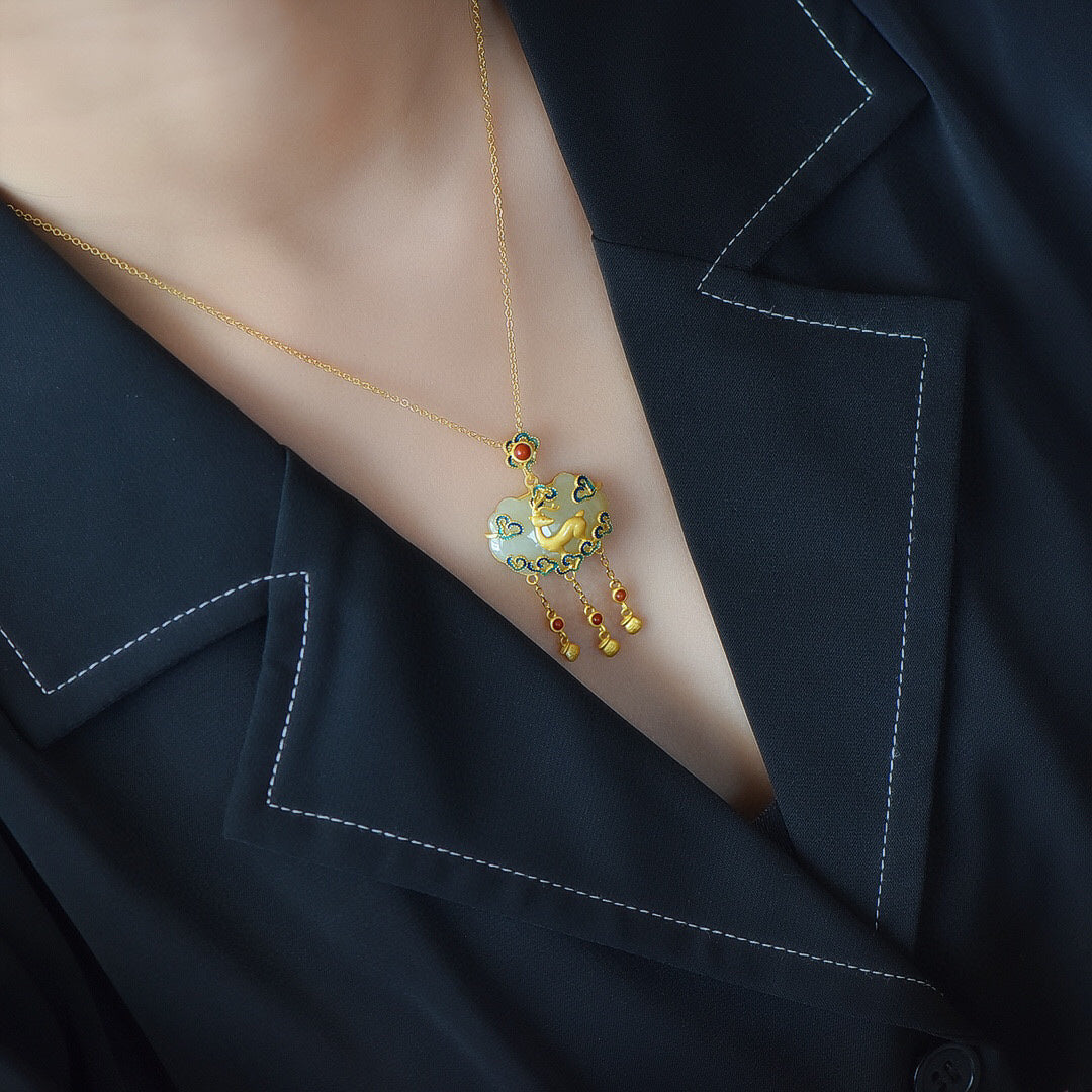 Stunning Gold Necklace for Daily Wear