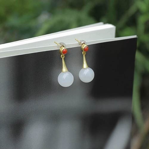 Charming Gold Earring for Any Occasion