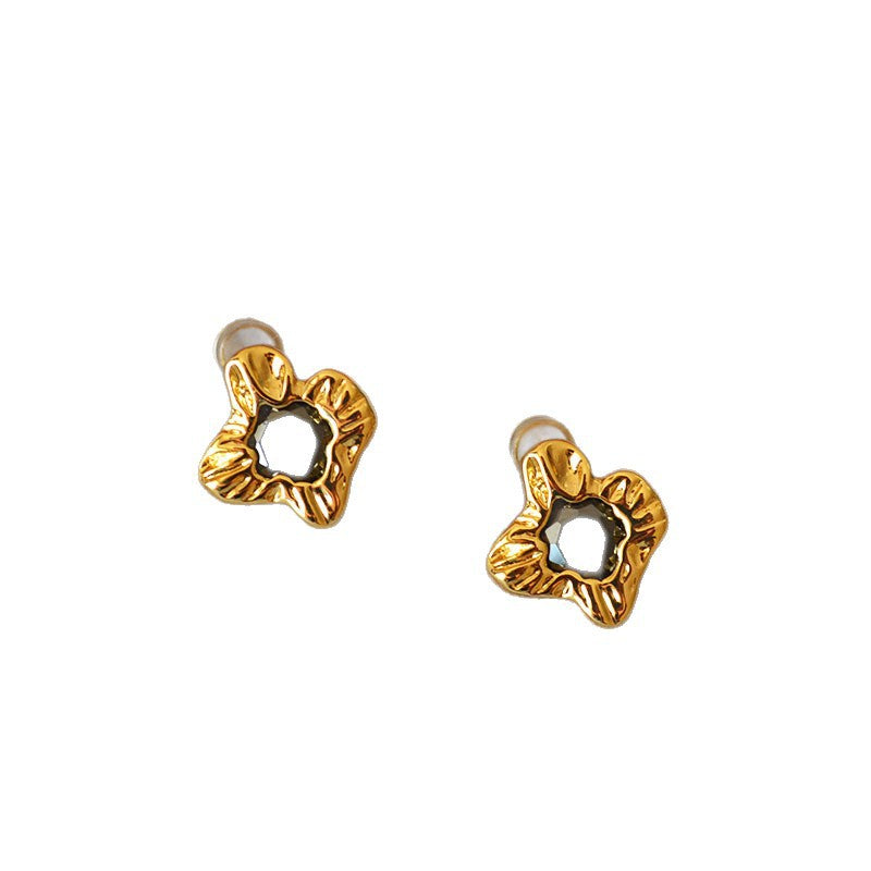 Classic Gold Earring with Timeless Appeal