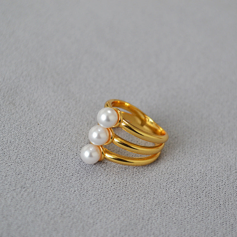 Classic Gold Ring with Timeless Appeal