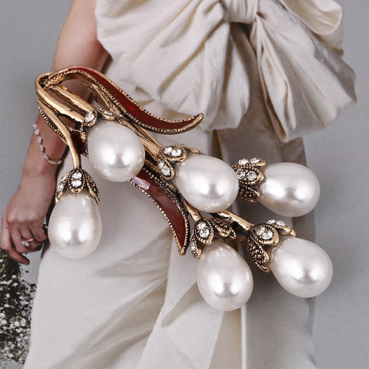 Classic Pearl Piece with Timeless Appeal