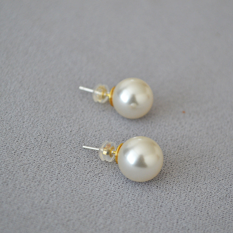 Charming Silver Earring for Any Occasion