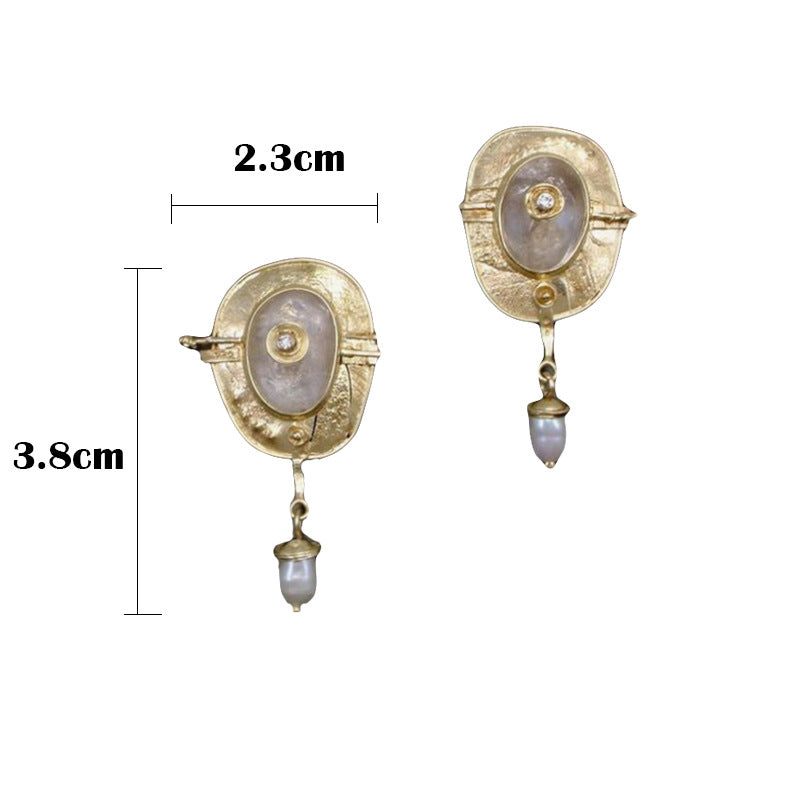 Classic Gold Earring with Timeless Appeal