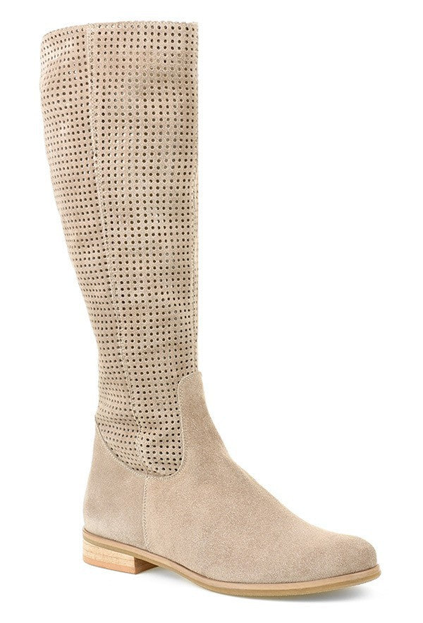 Graceful Orthopedic Boots for Modern Look