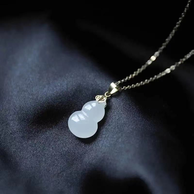 Romantic Silver Necklace for Special Moments