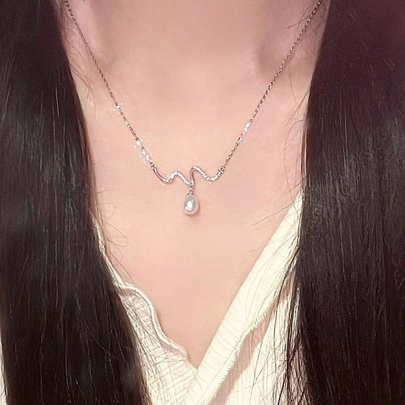 Classic Pearl Necklace with Timeless Appeal