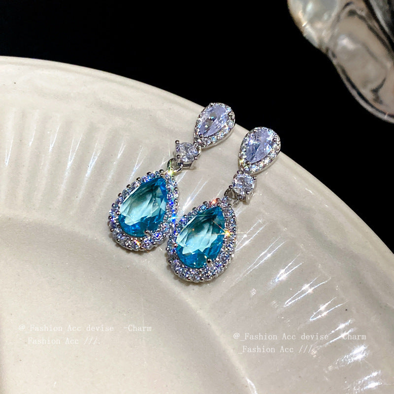 Charming Earring for Any Occasion