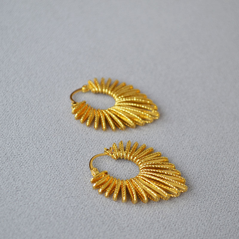 Charming Gold Earring for Any Occasion