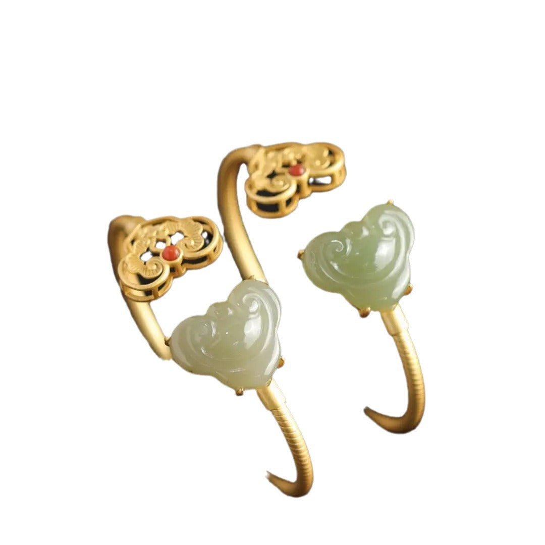 Romantic Gold Bracelet for Special Moments