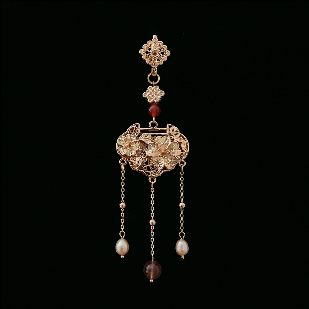 Classic Pearl Pendant with Timeless Appeal