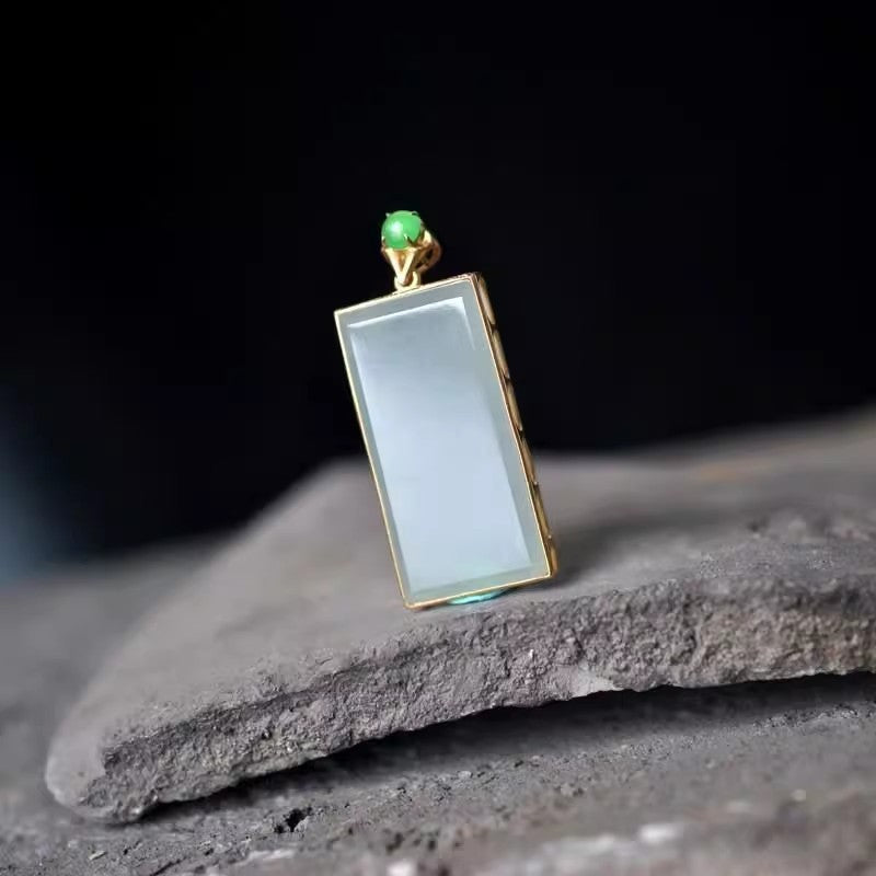 Romantic Gold Pendant for Special Moments