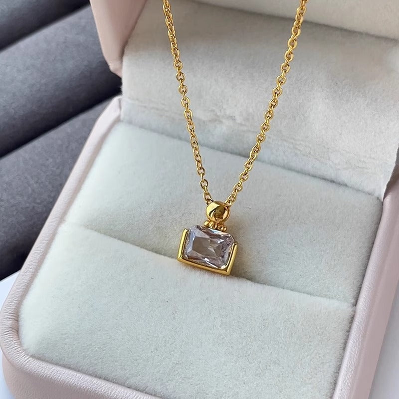 Stunning Gold Necklace for Daily Wear