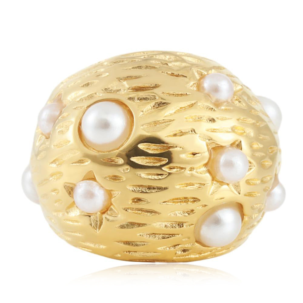 Classic Gold Earring with Timeless Appeal
