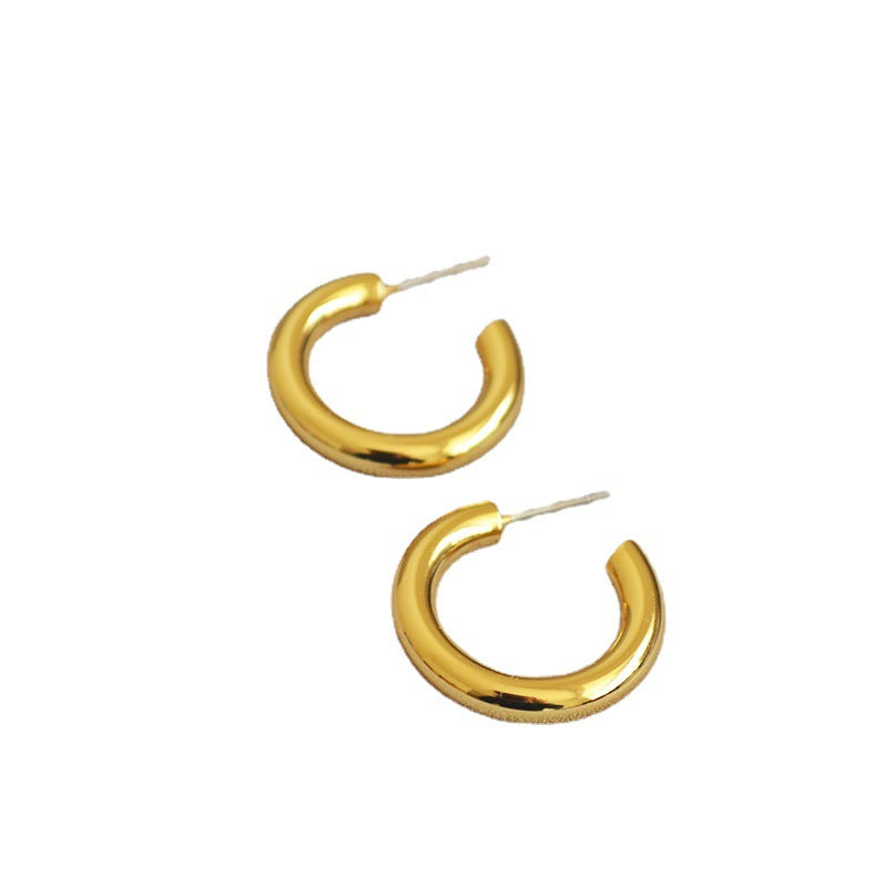 Charming Gold Earring for Any Occasion