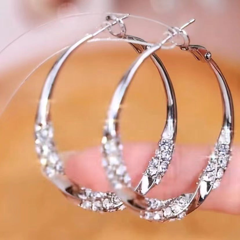Charming Silver Earring for Any Occasion