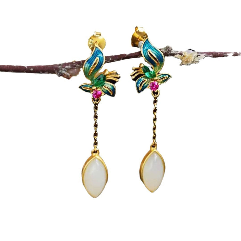 Romantic Silver Earring for Special Moments