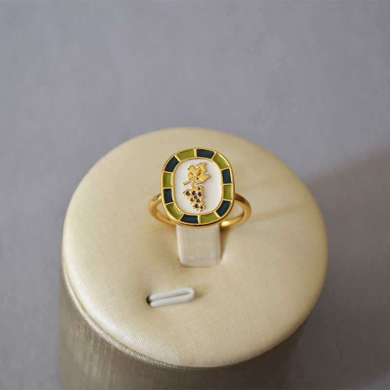 Classic Gold Ring with Timeless Appeal