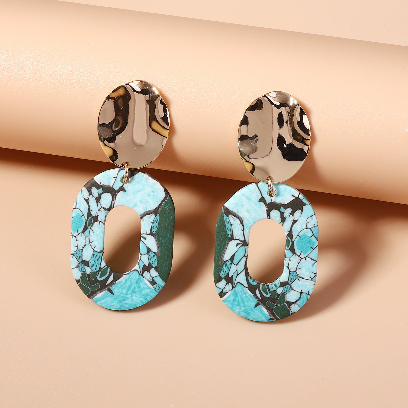 Charming Earring for Any Occasion