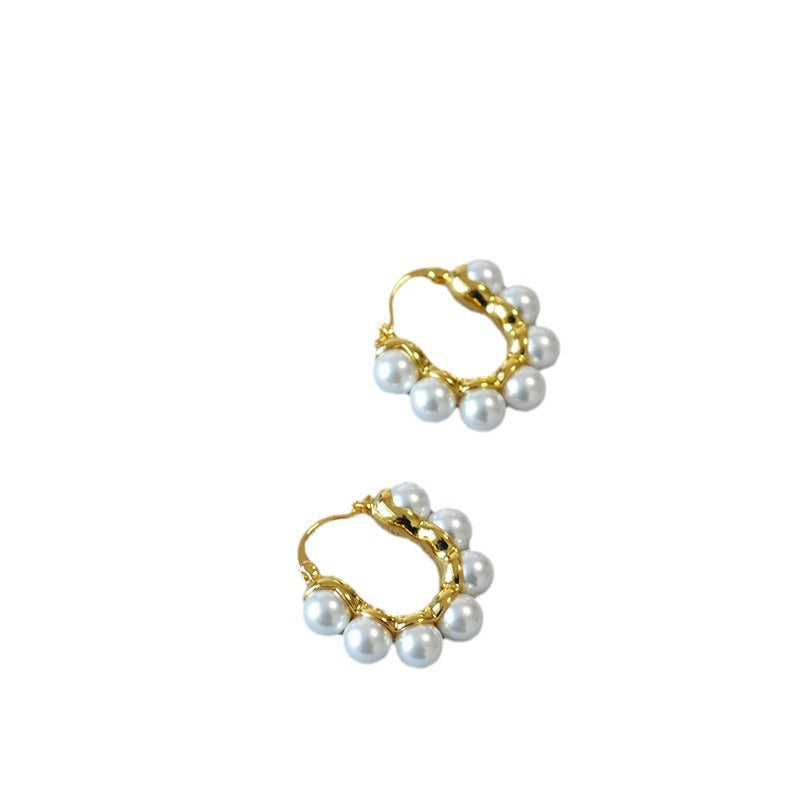 Classic Pearl Earring with Timeless Appeal
