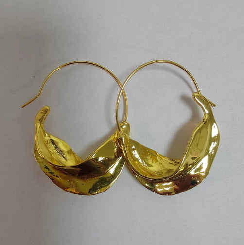 Romantic Gold Earring for Special Moments